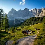 In Vorberg Near Dachstein Glacier 拉姆绍达赫斯坦
